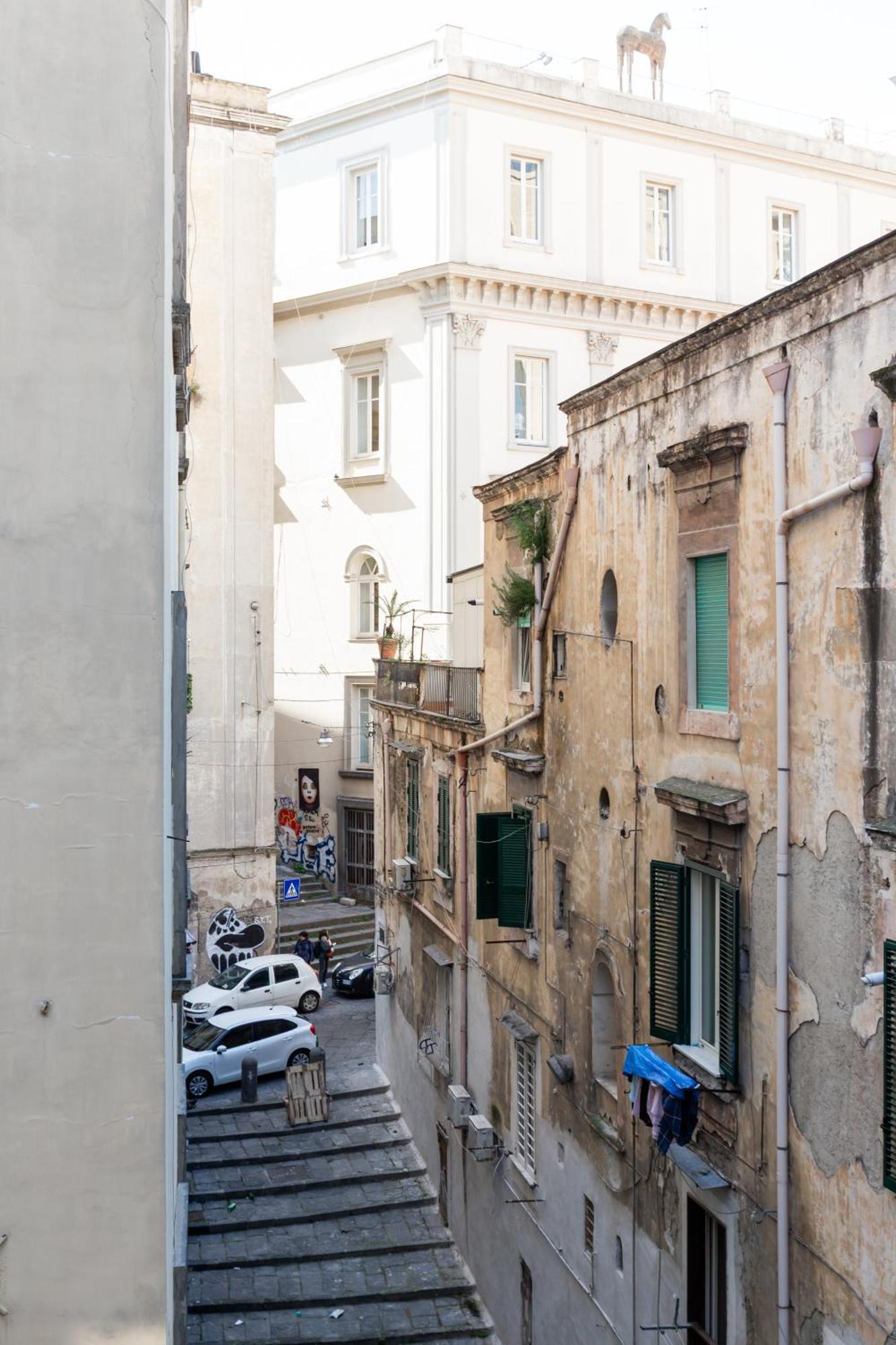 Finestra Sul Madre By Dimorra *